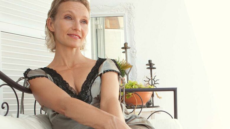 sexy-older-woman-780x439